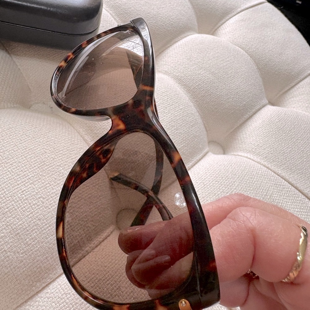 Louis Vuitton Tortoise Shell Sunglasses - Picture 3 of 8